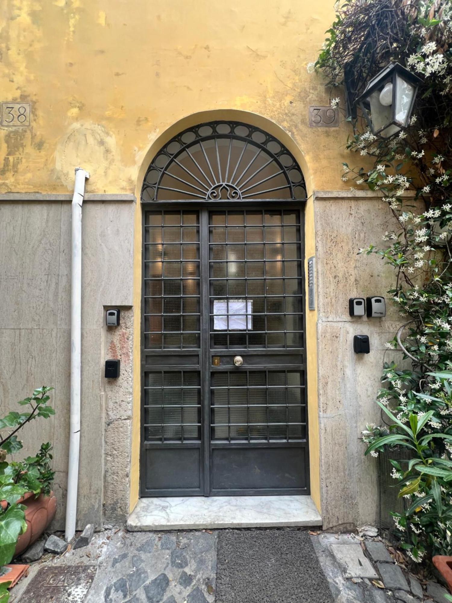 Trastevere Al Leopardo Rome Luaran gambar